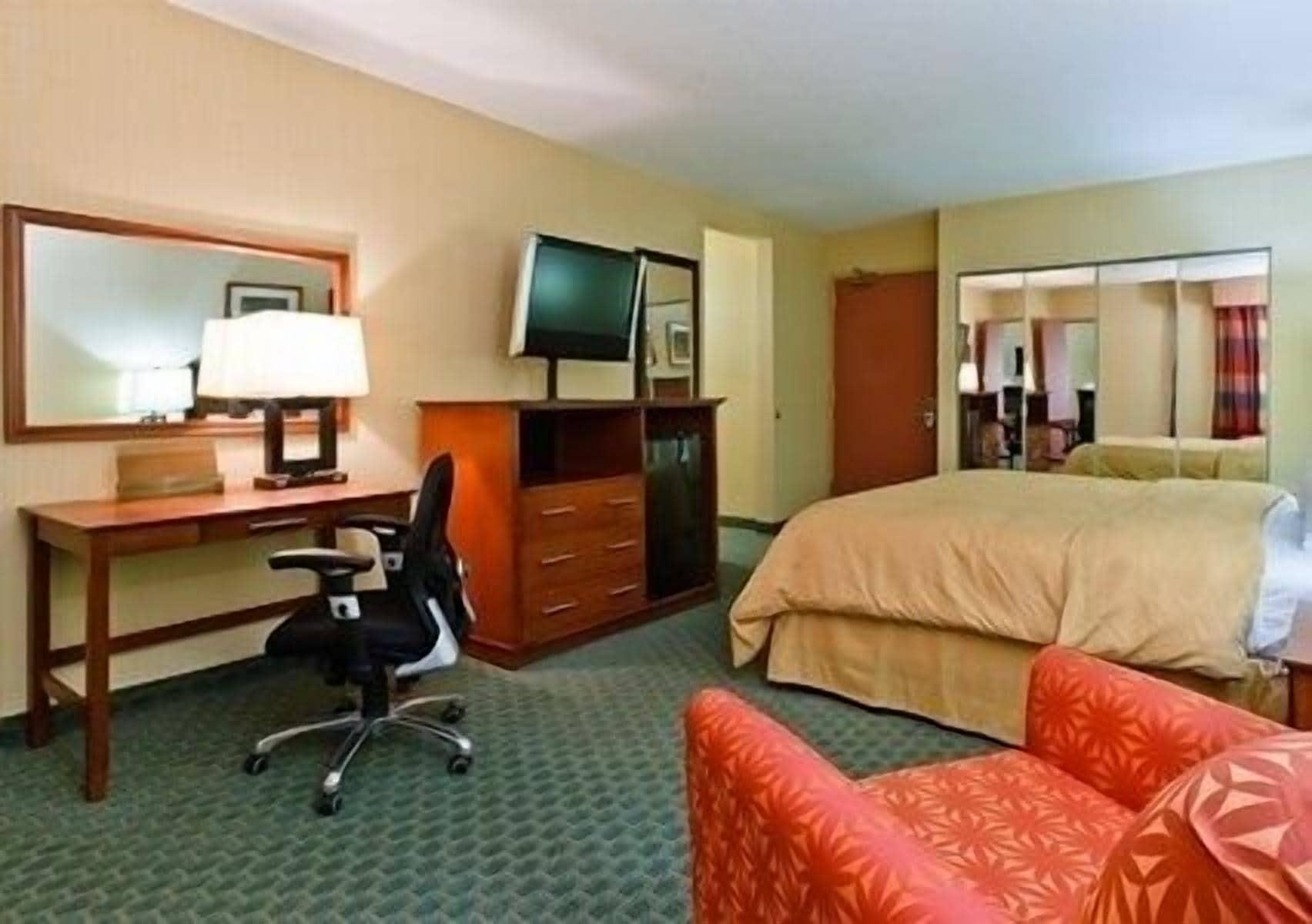 Quality Inn And Conference Center Greeley Downtown Exterior foto