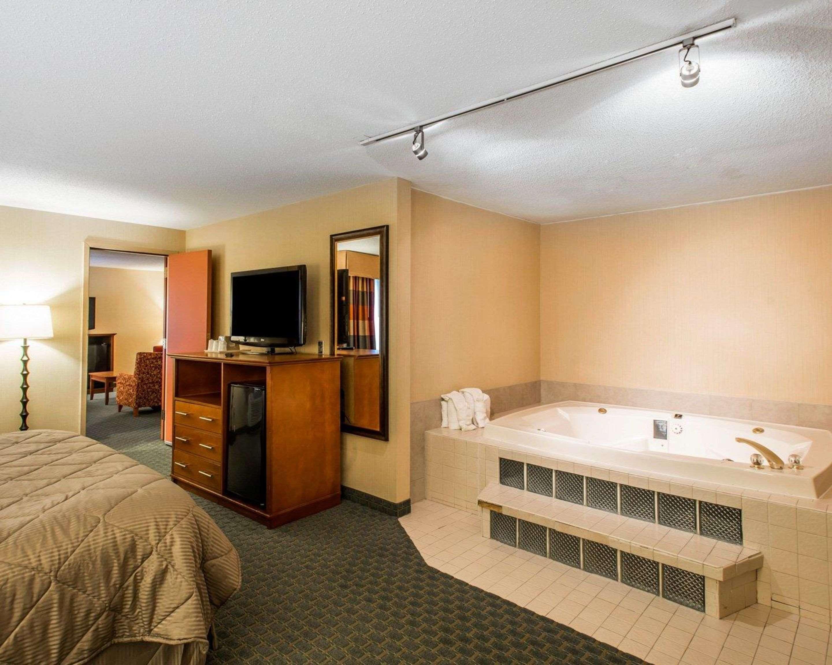 Quality Inn And Conference Center Greeley Downtown Exterior foto